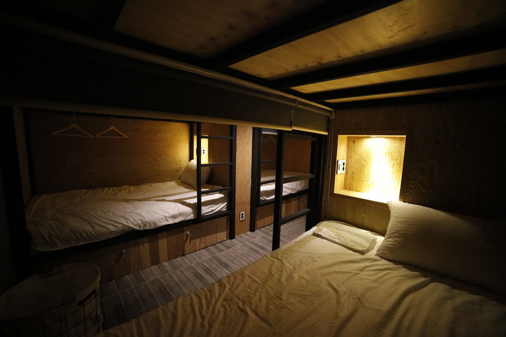 The Bay Guesthouse - Hostel Busan Extérieur photo